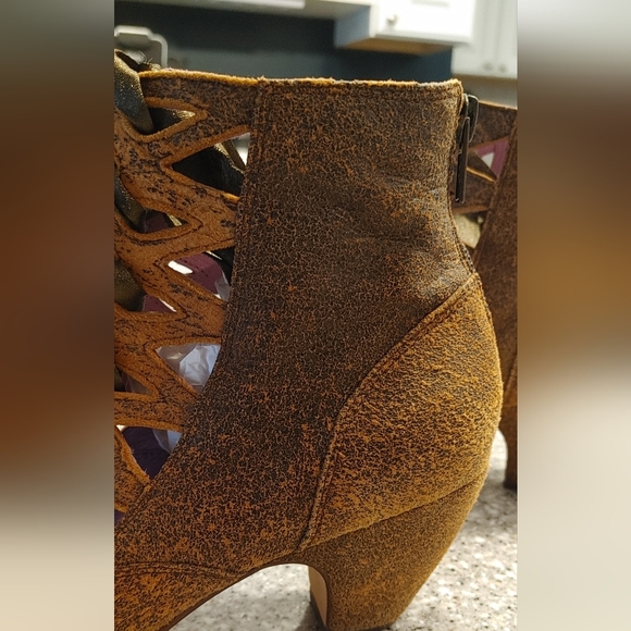 Anthropologie leather retro style ankle boots by Gee Wawa 9 - Picture 8 of 13